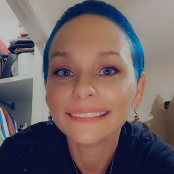 Meet your Posher, Mary Lee - Picture 3 of 3